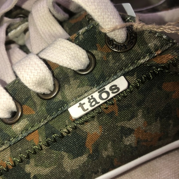 Taos NWOB! Star Desert Dark Camo Print Sneakers - Picture 3 of 10